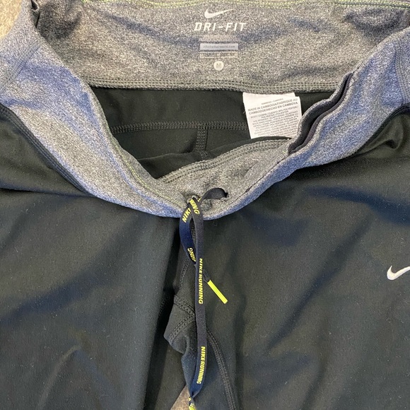 Nike Leggings- Capri - Picture 4 of 5